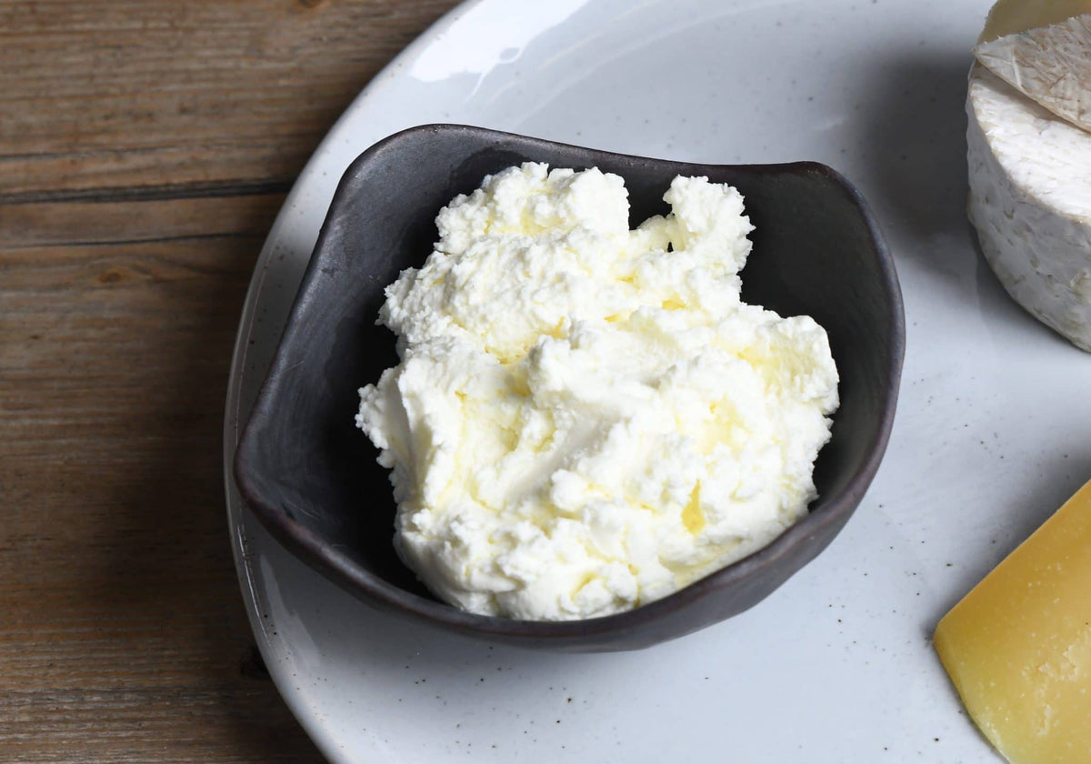 Green Dirt Farm - Fresh Spreadable Sheep's Milk Cheese - Plain 3.5 oz